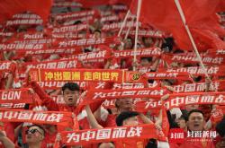精彩瞬间回放，球迷尖叫声不断